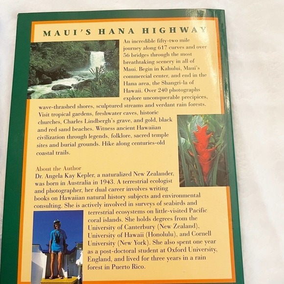 The Ultimate Kauai Guidebook 1995 & Maui's Hana Highway Book Bundle - Picture 7 of 13